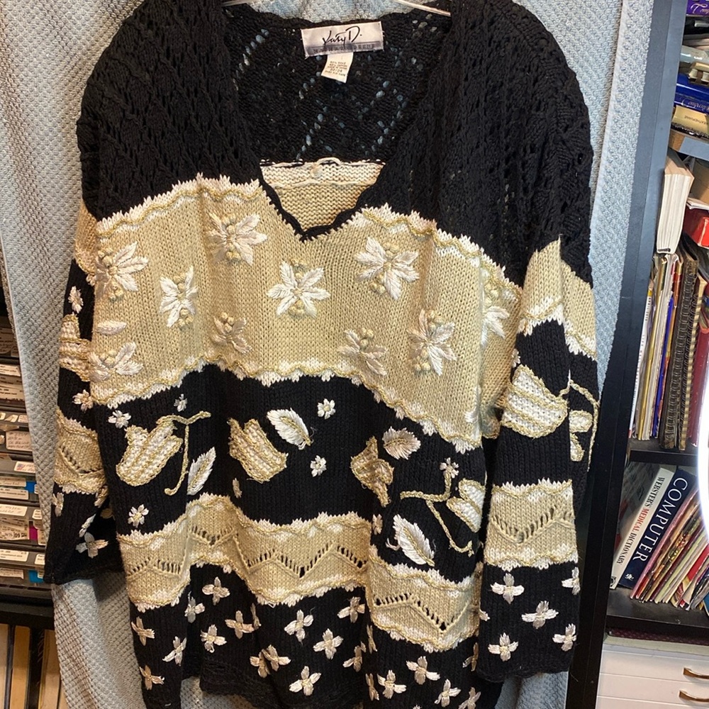 Women’s size 22/24 vintage black and gold long sleeve sweater